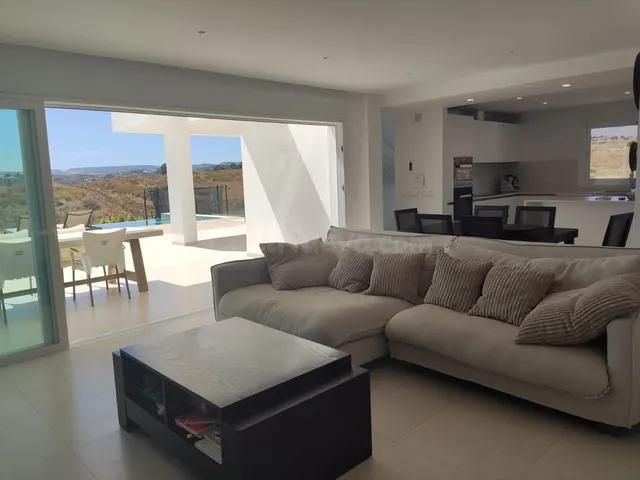 Chalet 4 habitaciones 230m² en venta - Costa Del Sol - foto 4