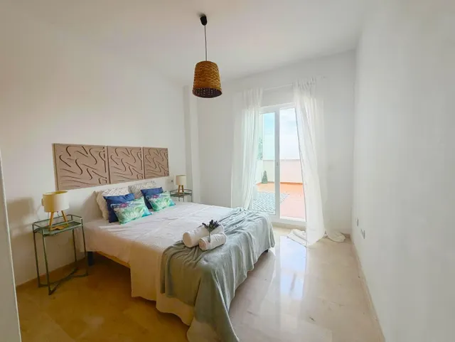 Bajo elevado con gran terraza, vistas al mar y parking privado en Benalmádena Pueblo — 24