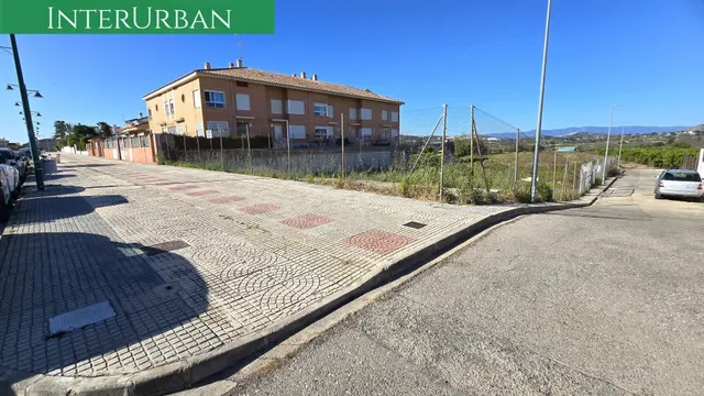 Parcela urbana esquinera de 536 m2 en Benissanó – zona exclu - foto 3