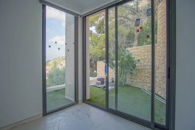 Villa moderna con vistas panorámicas al mar y a la montaña — 9