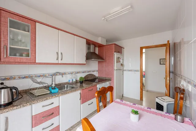 Ático Exclusivo en Roquetas de Mar con Amplia Terraza y Piscina Comunitaria — 13