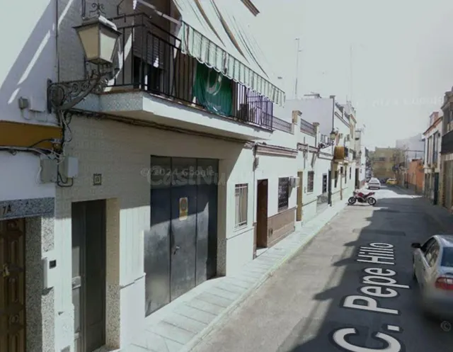 SE VENDE CASA ADOSADA OKUPADA en C/ Pepe Hillo Nº 19 Coria d