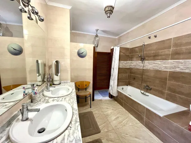 Villa 4 habitaciones 184m² en venta - Villamartin — 33
