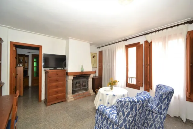 Casa de muy céntrica con gran garaje y jardín. - foto 3