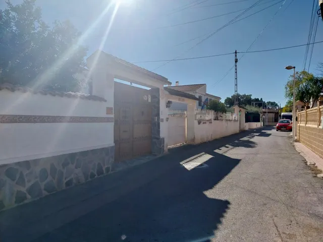 Vivienda con amplia parcela en Costabella — 38