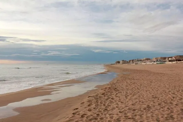Villa en Guardamar. Primera línea con acceso directo a la playa — 47