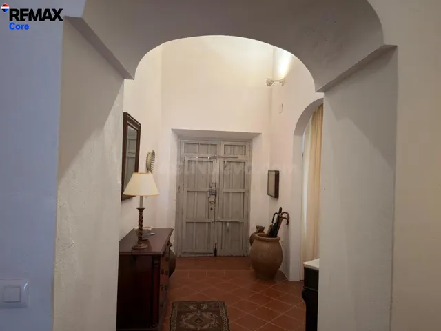 Casa con Encanto de 180 m2 con Patio y Gran Porche en el Centro de Puebla de la Calzada — 11