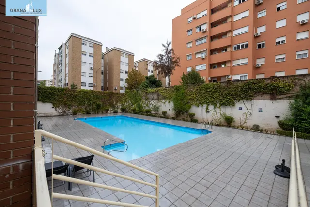 Piso de dos dormitorios en Sanders, en urbanización privada con piscina, pistas de padel, plaza de garaje y trastero — 24