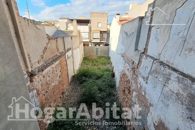¡OPORTUNIDAD INCREÍBLE! TERRENO URBANO AMPLIO Y CON COCHERA — 2