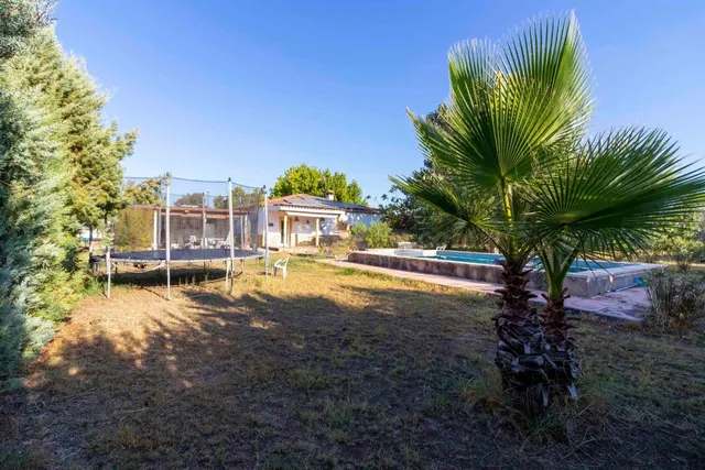 PARCELA CON VIVIENDA PARA ENTRAR A VIVIR Y PISCINA EN LA DEH - foto 4