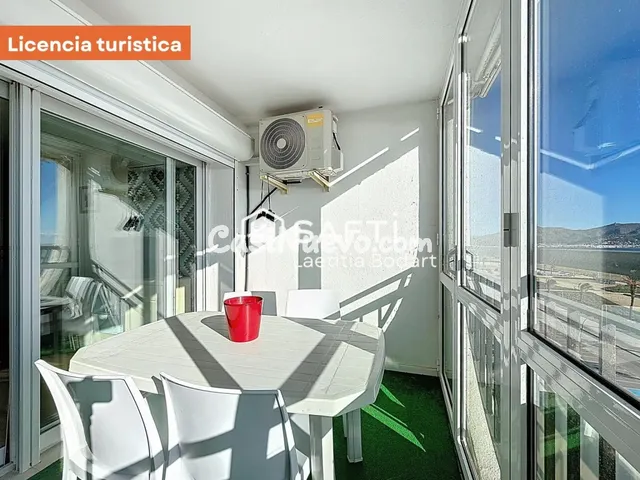 Apartamento reformado frente al mar con licencia turística – - foto 4