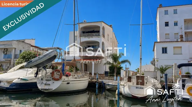 Apartamento con amarre privado y licencia turística Roses