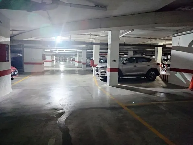 AMPLIA PLAZA DE GARAJE JUNTO AV ALMOGÁVARES!!! — 2