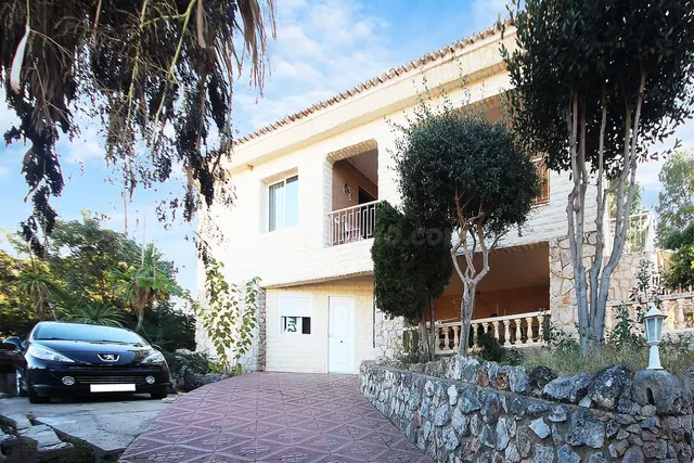 AMPLIO CHALET INDEPENDIENTE EN VENTA EN SIERRA PERENCHIZA — 4
