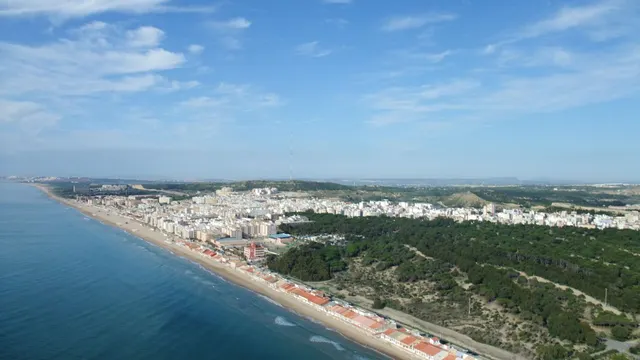 Piso renovado a pocos metros de la playa en la mejor área de Guardamar del Segura. — 38