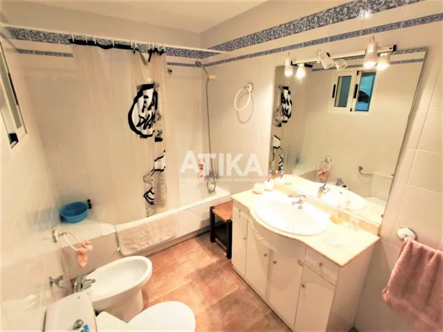 CASA DE CAMPO MUY CERCA DEL CASCO URBANO — 25