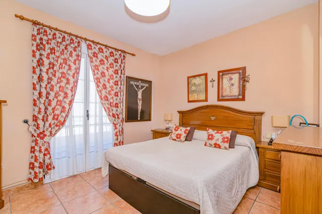 AMPLIA VIVIENDA EN CHAUCHINA CON PISCINA — 29