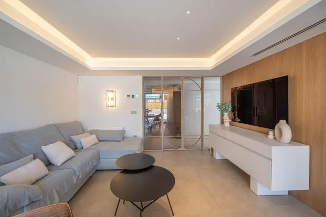 Impresionante Vivienda de Lujo con Diseño Moderno y Comodidades Exclusivas — 26