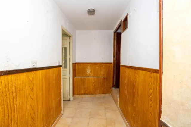 Casa para reformar en el centro de Lanjarón con gran potencial de inversión — 27