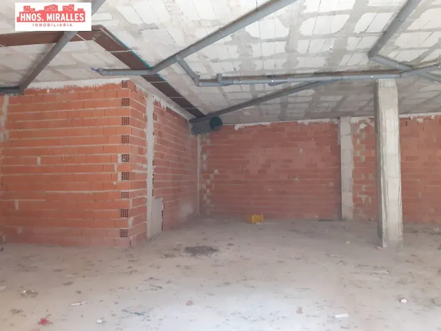 LOCAL EN BRUTO EN LOS MONTESINOS — 2
