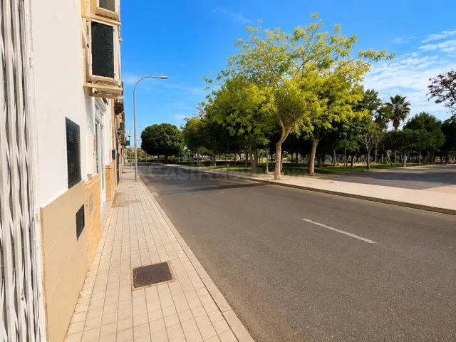 Local comercial en planta baja · Huércal de Almería · 86 m2  - foto 3