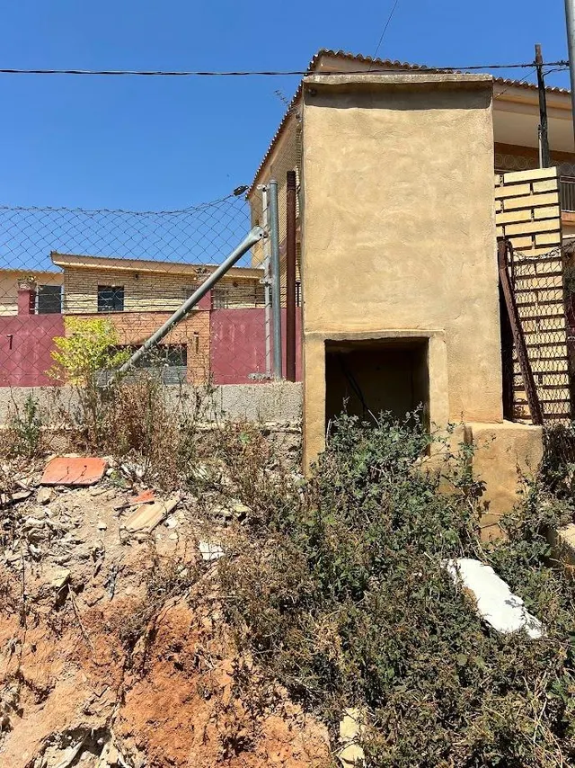 Terreno urbano en Torrent con edificación y frontenis. — 7