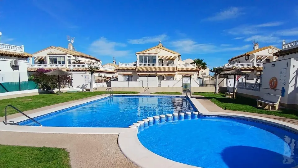 Dúplex con piscina en Orihuela Costa (Los Naranjos II)