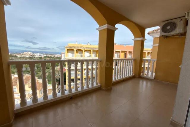 ÁTICO EN TORREBLANCA CON PARKING, PISCINA COMUNITARIA Y VISTAS DESPEJADAS! — 4