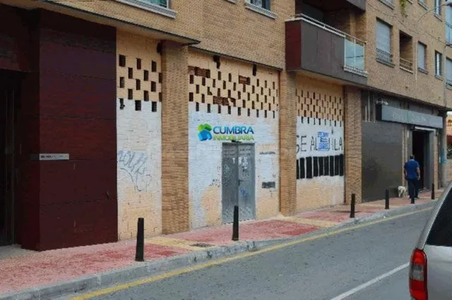 ALQUILER DE BAJO COMERCIAL EN FRENTE DE LA IGLESIA, SANGONER - foto 3