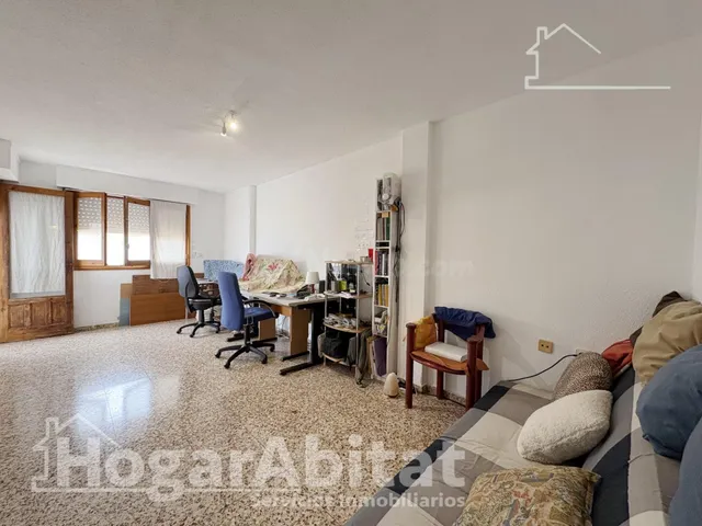 OPORTUNIDAD DE INVERSIÓN! EXTERIOR CON BALCÓN Y GARAJE — 2