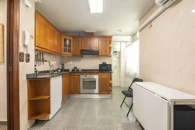 3º sin ascensor, de 3 habitaciones, 1 baño y balcón — 15
