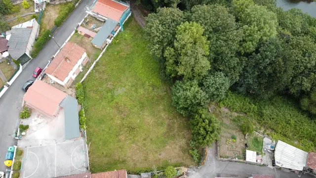 Parcela edificable de 1.024 m2 en Caces Las Caldas - foto 3