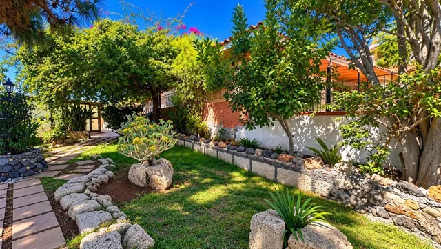 Finca exclusiva en Vilaflor · 2 viviendas, viñedo, bodega y piscina — 86