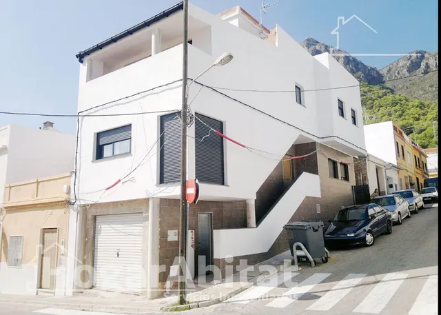 CASA SEMINUEVO CON GARAJE Y TERRAZA — 24