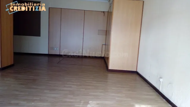 LOCAL COMERCIAL CON FACHADA DE 8M - foto 2
