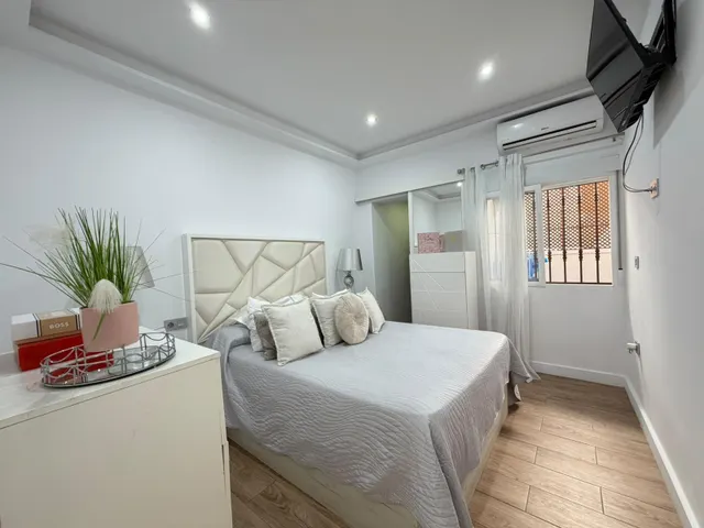 Espectacular vivienda reformada con parcela de 200 m2, terraza y solárium cerca de Playa del Cura en Torrevieja — 10