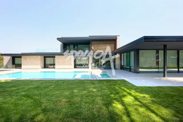 Villa de lujo en venta en Boadilla con piscina privada
