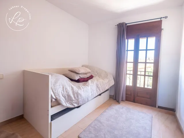 Oportunidad Única de Inversión en Garriguella : Edificio Residencial con Local/Garaje y Rentabilidad Inmediata — 11