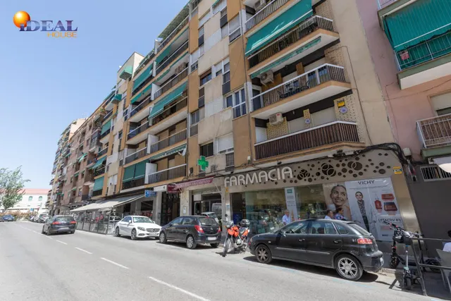 Estupendo piso  en la última planta en calle doctor azpitarte — 35