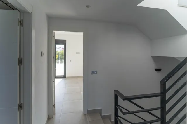 Chalet pareado con garaje, piscina y jardin — 15