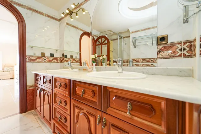 Elegante villa de 4 dormitorios en Arguineguín | Vistas panorámicas al mar, gran parcela y un potencial excepcional! — 25