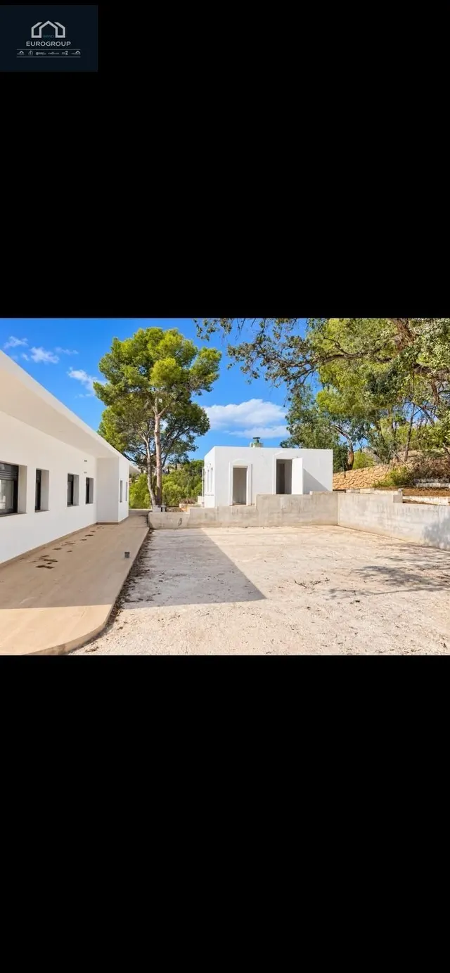ESPECTACULAR VILLA CON 5 DORMITORIOS Y 4 BAÑOS, 450 M2 Y 3600 M2 DE PARCELA EN BENIDORM — 26