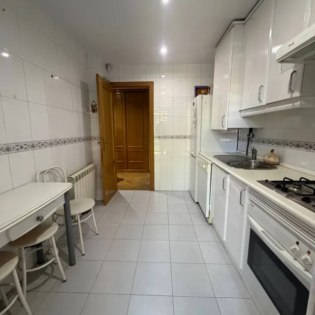 Urbanizacion privada con piscina, 4 dormitorios, 2 baños y posibilidad de adquirir una plaza de garaje doble — 6