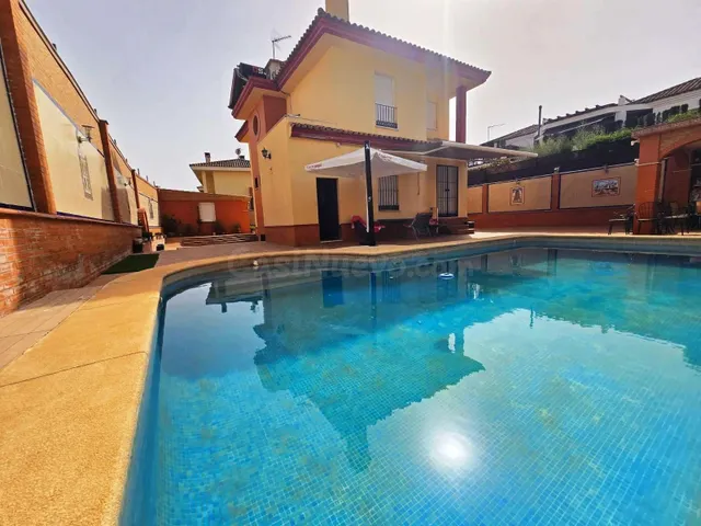 Chalet independiente - Bormujos - foto 2