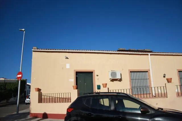 Local, oficina y cochera de alquiler en un mismo conjunto. - foto 5