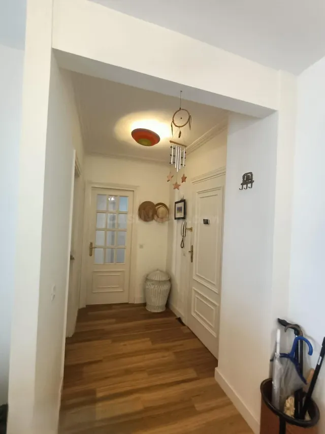 Apartamento en 1ª línea de playa en Estepona con terraza y vistas al mar — 3