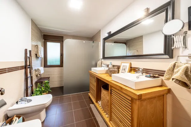 Chalet unifamiliar independiente de 320 m2 parcela de 992 con piscina y certificación A — 23