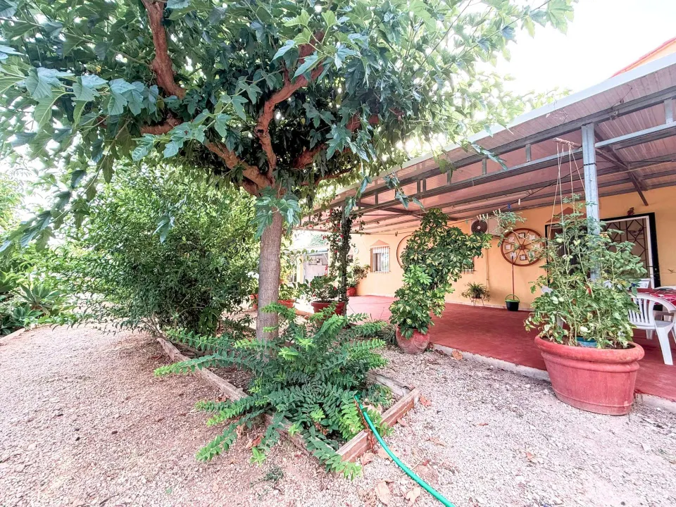 FANTASTICA MASIA CON PISCINA Y AMPLIA PARCELA EN VENTA