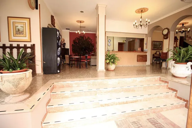 Hostal 22 habitaciones 1268m² en venta - San Enrique-Guadiaro-Pueblo Nuevo — 25