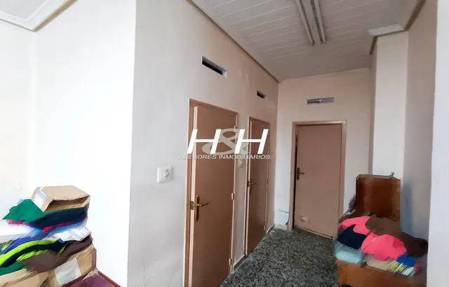 Amplio local con terraza en zona centro. / HH Asesores, Inmobiliaria en Burjassot / — 7